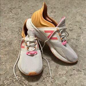 New Balance 9.5 White and Pink Athletic Shoes for Active Comfort